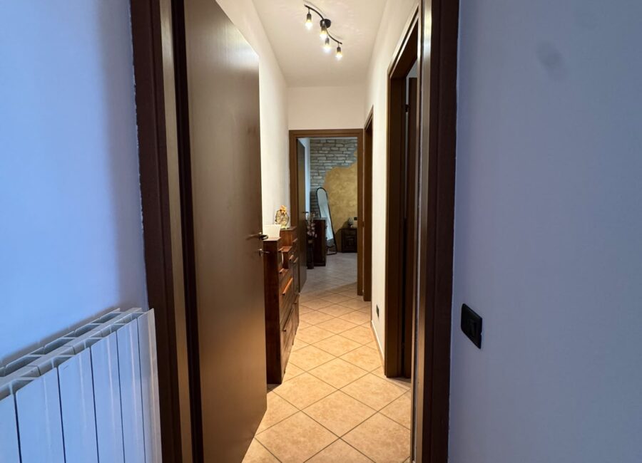 Trilocale completamente ristrutturato con terrazzo verandato, box e cantina LIBERO SUBITO – foto 3