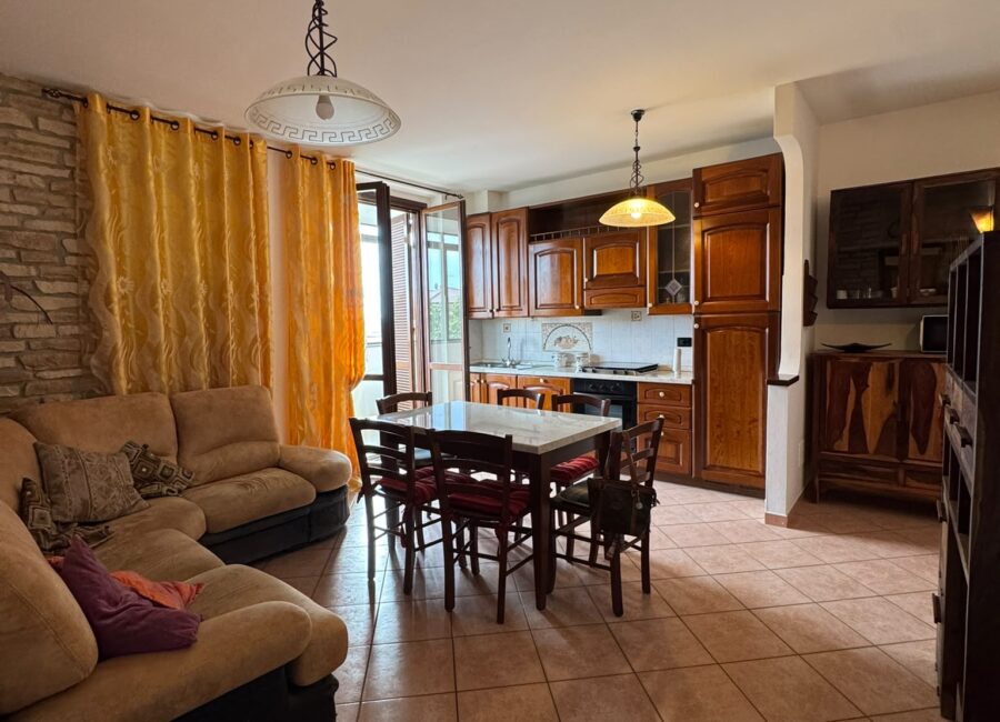 Trilocale completamente ristrutturato con terrazzo verandato, box e cantina LIBERO SUBITO – foto 2
