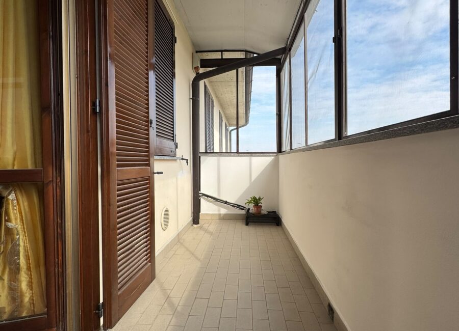 Trilocale completamente ristrutturato con terrazzo verandato, box e cantina LIBERO SUBITO – foto 4