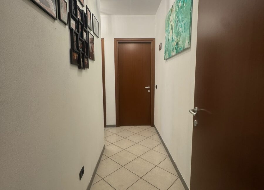 Trilocale di ampia metratura con box auto,cantina e ampio giardino CLASSE B – foto 6