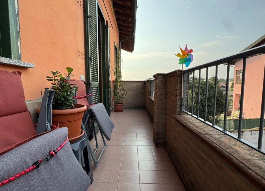 BORNASCO – SOLUZIONE SU DUE LIVELLI CON AMPIA ZONA GIORNO, BALCONE, BOX E CANTINA – foto 5