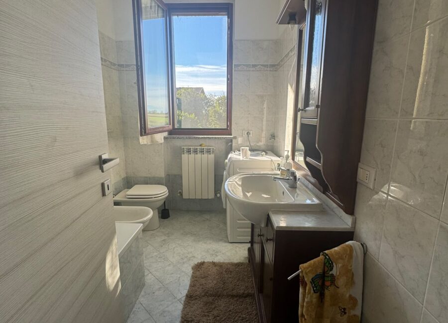 VALERA FRATTA (LO) – AMPIO BILOCALE CON BALCONE, BOX E CANTINA – foto 4